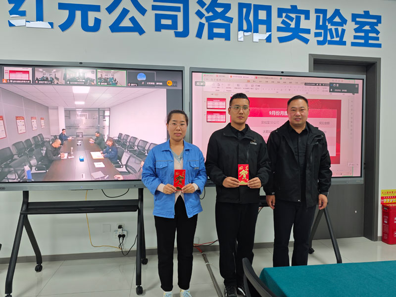 月度先进人员颁奖